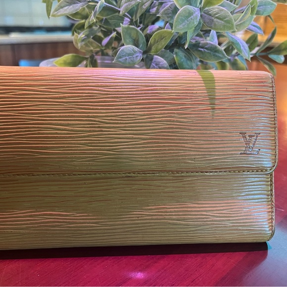 SOLD 💛💛Authentic Yellow Louis Vuitton Trifold Long Wallet - Picture 12 of 16